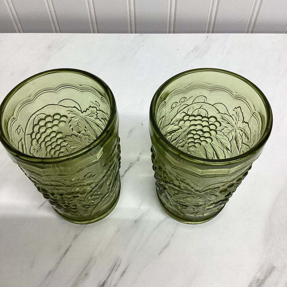 Vintage Avocado Green Tumblers Imperial Glass Grape Leaves scalloped top 70s-80 - Picture 2 of 7